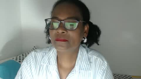 luxa online show from March 8, 8:24 pm