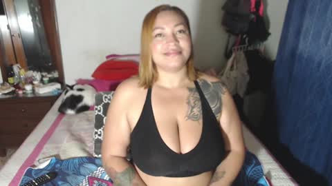 Snapshot of rousse_ellise1 chatting on December 31, 2:08 am rousse online show from December 31, 2:08 am
