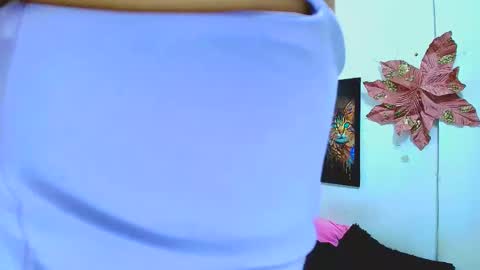Snapshot of rousse_violet chatting on February 5, 9:07 pm rousse_violet online show from February 5, 9:07 pm