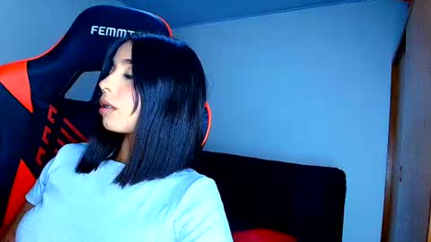 rousse_violet online show from June 17, 1:29 am
