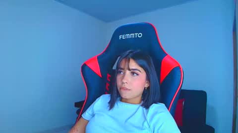 Snapshot of rousse_violet chatting on October 20, 10:13 pm rousse_violet online show from October 20, 10:13 pm