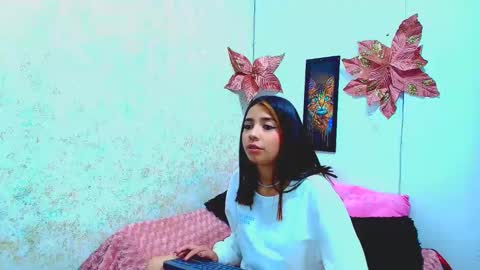 Snapshot of rousse_violet chatting on January 30, 8:10 pm rousse_violet online show from January 30, 8:10 pm