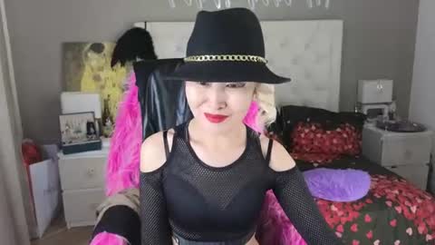 Roxalana online show from June 11, 9:39 am
