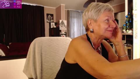 Snapshot of roxana_brooks chatting on December 27, 12:01 pm Roxana online show from December 27, 12:01 pm