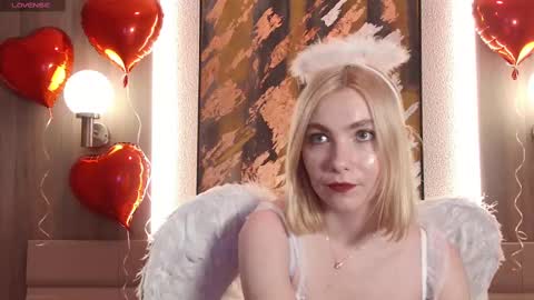 Snapshot of roxana_perry chatting on February 14, 8:10 am Roxana online show from February 14, 8:10 am