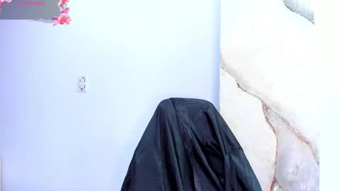 Snapshot of roxanaborns chatting on October 5, 2:00 pm roxanaborns online show from October 5, 2:00 pm