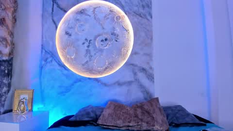 roxanaborns online show from December 5, 1:56 pm