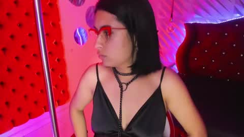 roxanne_han online show from July 22, 2:29 pm