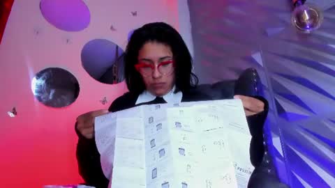 roxanne_han online show from July 7, 12:08 pm