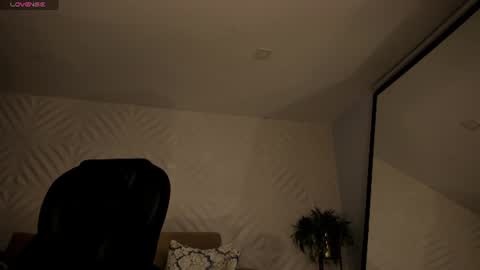 Roxanne Hill  online show from August 2, 11:02 am