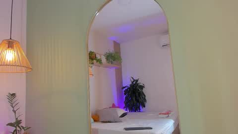 Roxanne Morguet online show from March 11, 1:36 pm