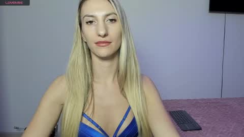 roxanne online show from December 2, 5:02 pm