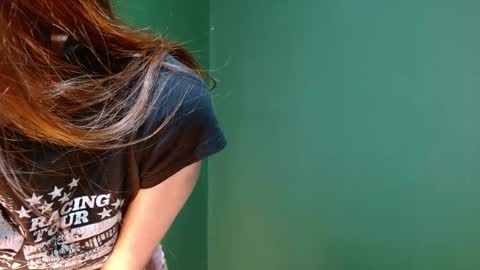Snapshot of roxiehood chatting on September 12, 2:34 am Roxie online show from September 12, 2:34 am
