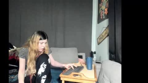 roxihazeleyes online show from March 2, 7:15 am