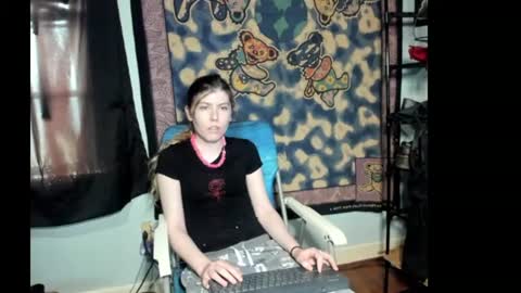 roxihazeleyes online show from June 12, 5:43 pm