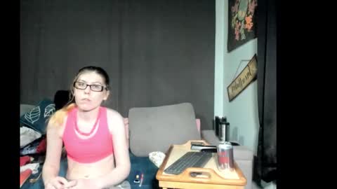 roxihazeleyes online show from March 5, 7:26 am