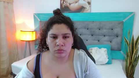 Snapshot of roxx_iie chatting on October 7, 2:49 am roxiie online show from October 7, 2:49 am