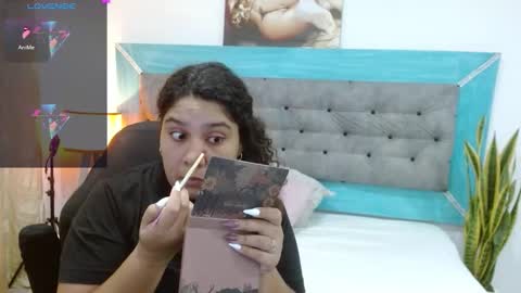 Snapshot of roxx_iie chatting on October 8, 3:00 am roxiie online show from October 8, 3:00 am