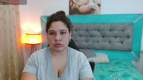 Snapshot of roxx_iie chatting on October 6, 2:39 am roxiie online show from October 6, 2:39 am
