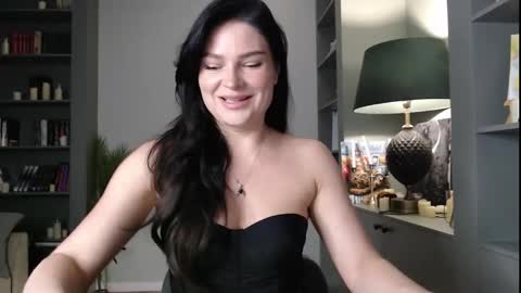 roxxiejet online show from December 5, 8:25 am