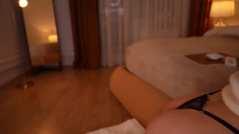Snapshot of roxy_blue_eyed_ chatting on September 12, 12:56 pm Im Roxy ntmu online show from September 12, 12:56 pm