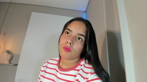 roxy_stone1 online show from July 4, 7:32 pm