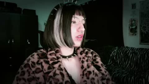 Roxy Independient model Help me to reach 50 thumbs up online show from May 14, 12:38 am