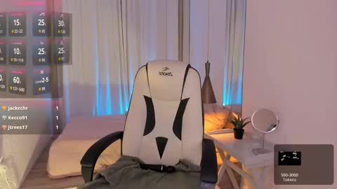 Snapshot of roxy_wet chatting on October 11, 1:36 pm Roxy follow me online show from October 11, 1:36 pm