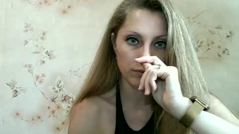 roxyfox18x01 online show from June 15, 8:36 am
