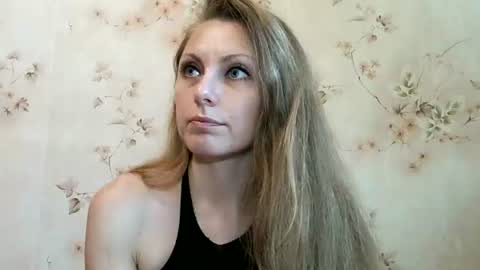 roxyfox18x01 online show from June 12, 8:00 am