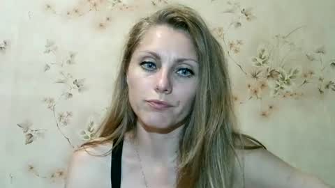 roxyfox18x01 online show from June 19, 7:50 pm