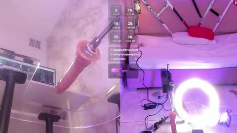 roxylicious_ online show from November 25, 2:41 pm