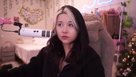 roxysuh online show from January 16, 7:37 am