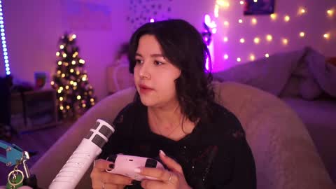 Snapshot of roxysuh chatting on December 11, 5:53 am roxysuh online show from December 11, 5:53 am