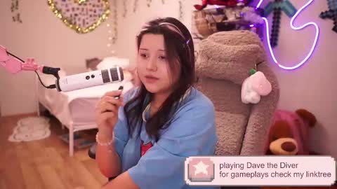 Snapshot of roxysuh chatting on October 16, 9:23 am roxysuh online show from October 16, 9:23 am