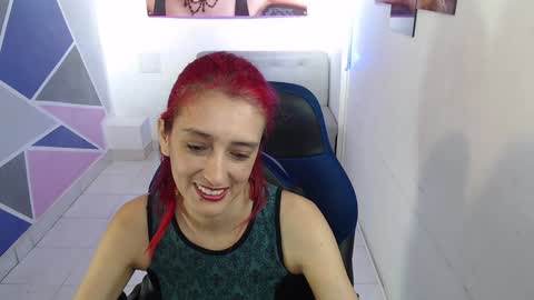 ruby_your_milf online show from December 5, 8:55 pm