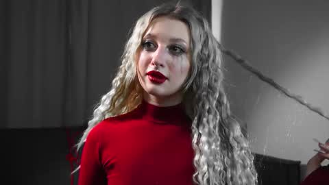 Mila online show from October 31, 5:09 am