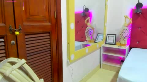 Snapshot of ruth_harvey chatting on October 14, 12:52 pm Ruth online show from October 14, 12:52 pm