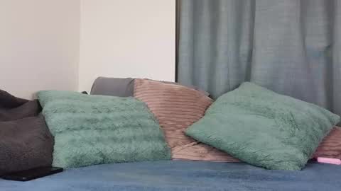 Snapshot of s_leanne_ chatting on September 22, 1:48 am Leanne online show from September 22, 1:48 am