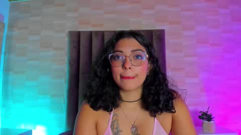 Snapshot of sabrina_cook chatting on October 19, 12:40 pm online show from October 19, 12:40 pm