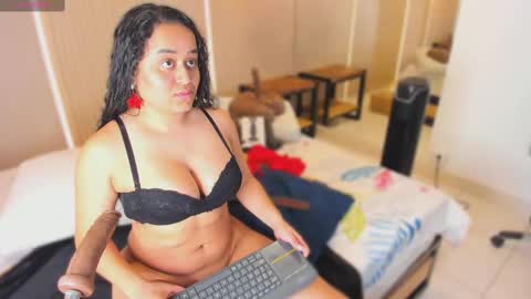 Snapshot of sabrina_shark chatting on September 22, 3:05 am Sabrina Shark online show from September 22, 3:05 am