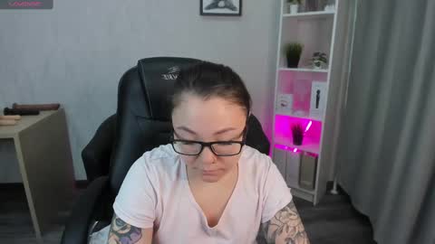 Snapshot of sabrina_sven chatting on February 23, 9:44 pm GMT7TueWedThuFriSatSun 0100am-0700am online show from February 23, 9:44 pm