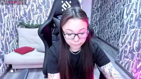 Snapshot of sabrina_sven chatting on December 24, 12:55 am GMT7TueWedThuFriSatSun 0100am-0700am online show from December 24, 12:55 am
