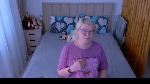 Sabrina MacMarren online show from June 24, 3:55 pm