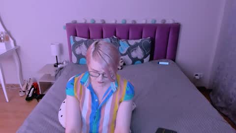 Sabrina MacMarren online show from February 13, 5:25 pm