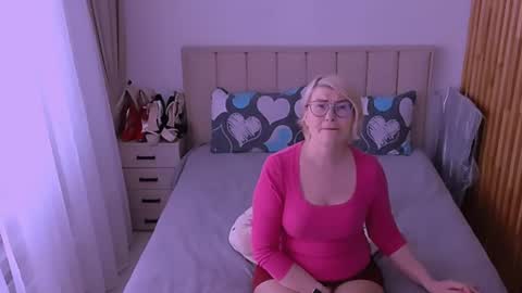 Sabrina MacMarren online show from June 14, 1:33 pm