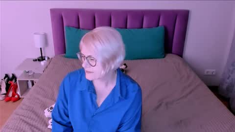 Snapshot of sabrinamacmarren chatting on September 16, 6:38 pm Sabrina MacMarren online show from September 16, 6:38 pm