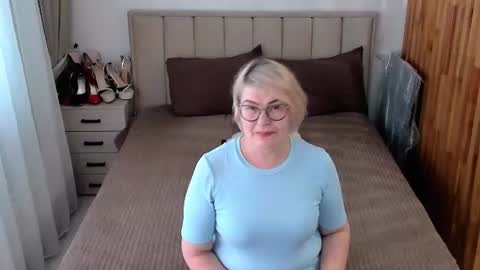 Sabrina MacMarren online show from July 2, 3:07 pm
