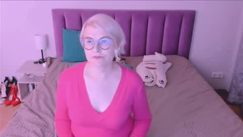 Snapshot of sabrinamacmarren chatting on September 15, 6:37 pm Sabrina MacMarren online show from September 15, 6:37 pm