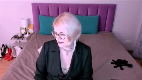 Sabrina MacMarren online show from October 31, 6:12 pm